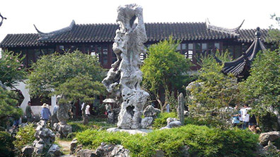 景觀石是園林景觀設計的重要素材之一